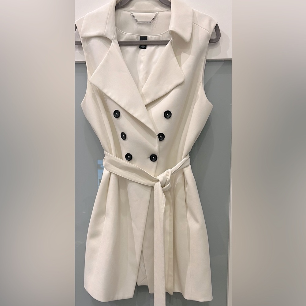 White House Black Market White Sleeveless Shirt/Vest